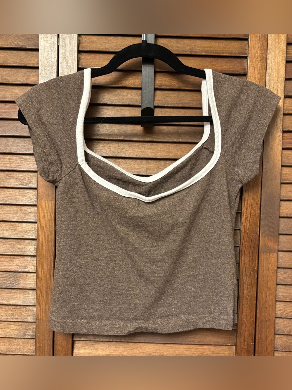 Vintage Y2K Brown Crop Top with White Contrast Trim - Picture 2 of 6